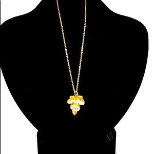 Vintage gold-plated AVON leaf necklace